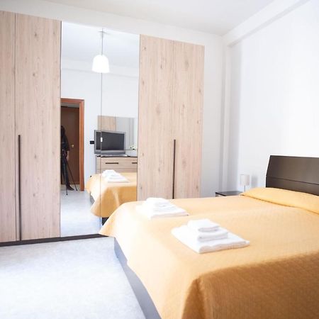 Cozy Apartments De Gasperi Bari Buitenkant foto
